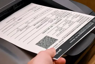 Despachante imprimindo documentos relacionados ao CRLV-e em Ipatinga.